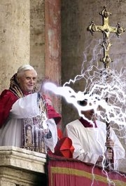 20060711040844-180px-ratzinger-sithpope.jpg